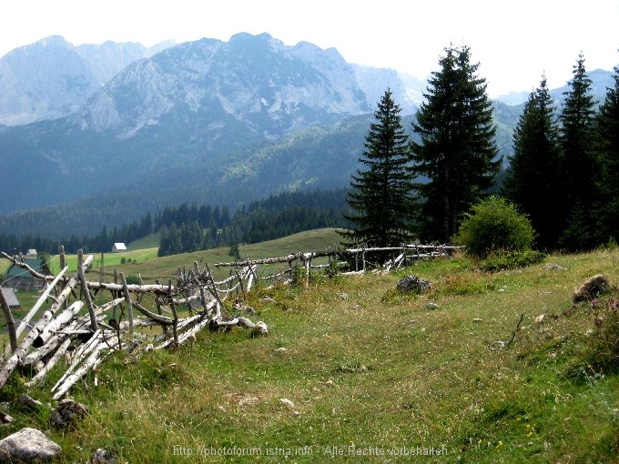 Zabljak > Zum Restoran Momcilov Grad 8