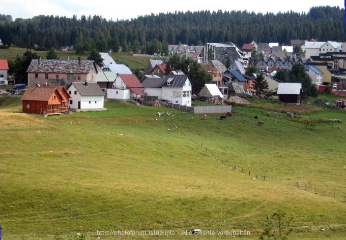 Zabljak > Zum Restoran Momcilov Grad