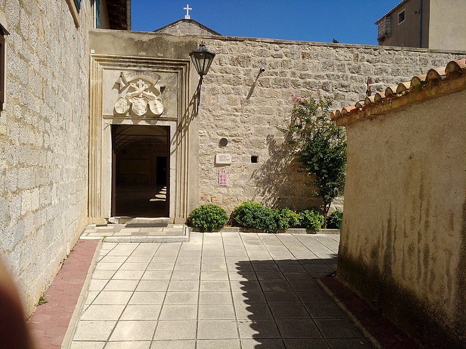 Zugang_Kloster_und_Kirche_Mari_Verkndigung.jpg