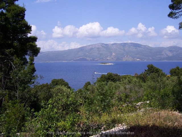 LUMBARDA > Rt Raznjic > Blick auf Peljesac