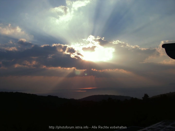 Wolken: VINODOLSKI KANAL > Sonne bricht durch