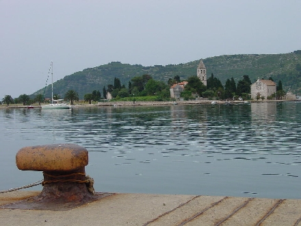 OTOK VIS > Halbinsel Pirovo > Franziskanerkloster