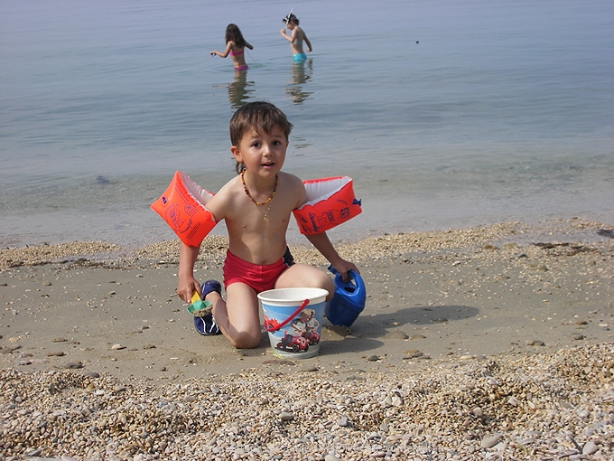 INSEL RAB > Kinder am Strand