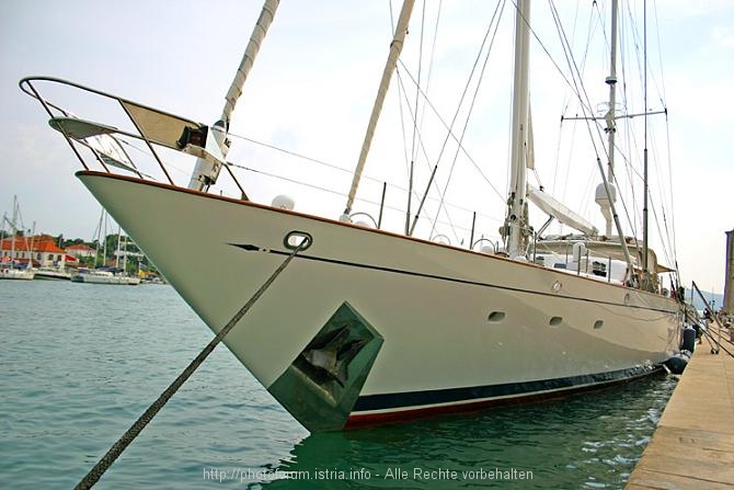 Segelschiff am Hafen