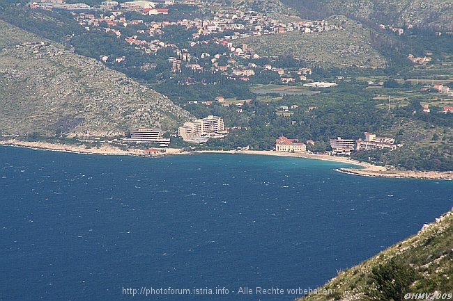 KUPARI 2009 > Blick vom Berg Strazisce auf die Hotelbucht und Cibaca