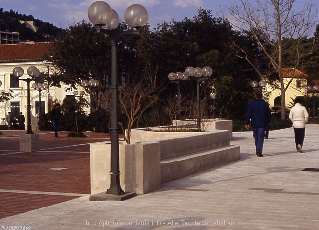 KUPARI 1983 > Pflasterung vorm Grand Hotel Kupari