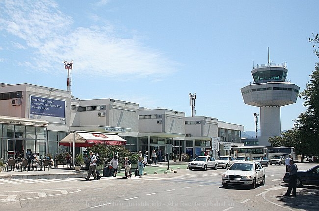 FLUGHAFEN DUBROVNIK > Ankunftsgebäude und Tower