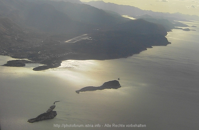 FLUGHAFEN DUBROVNIK > Cavtat im Vordergrund