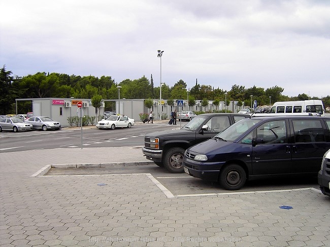 FLUGHAFEN DUBROVNIK > Mietwagenvermieter in Containern