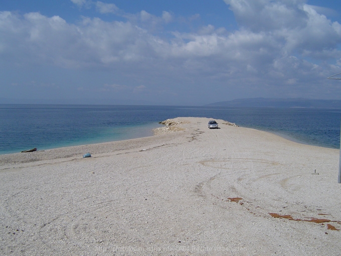 MAKARSKA > *Landzunge* am Strand