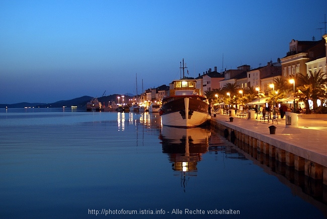 1. Platz < burki > MALI LOSINJ > Nachtruhe im Hafen