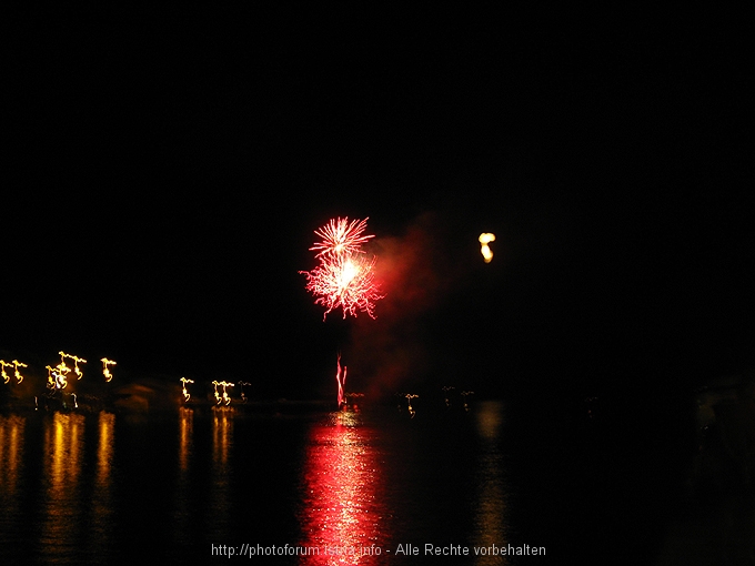 TISNO > Feuerwerk nach dem Eselsrennen 2