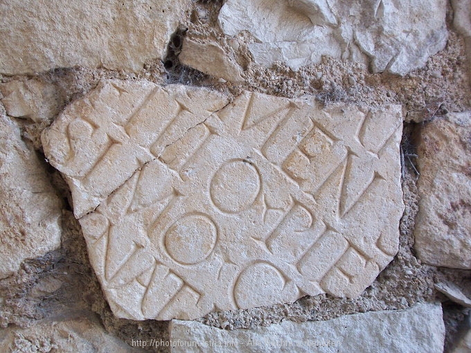 2. Platz < Orebic > VID > Antikes Fragment in neuzeitlicher Hauswand