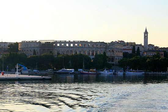 HR-Istrien: PULA > Blick auf die Arena