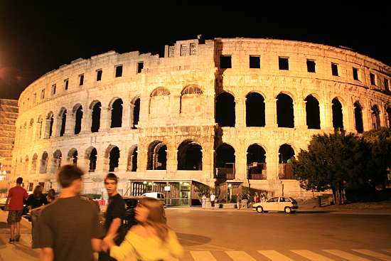 HR-Istrien: PULA > Arena bei Nacht