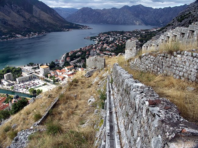 2. Platz < burki > MNE: KOTOR > Panorama