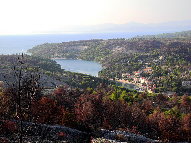 OTOK BRAC > Blick auf Bobovišća na Moru