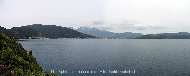 HALBINSEL PREVLAKA > Blick nach Herceg- Novi in Montenegro