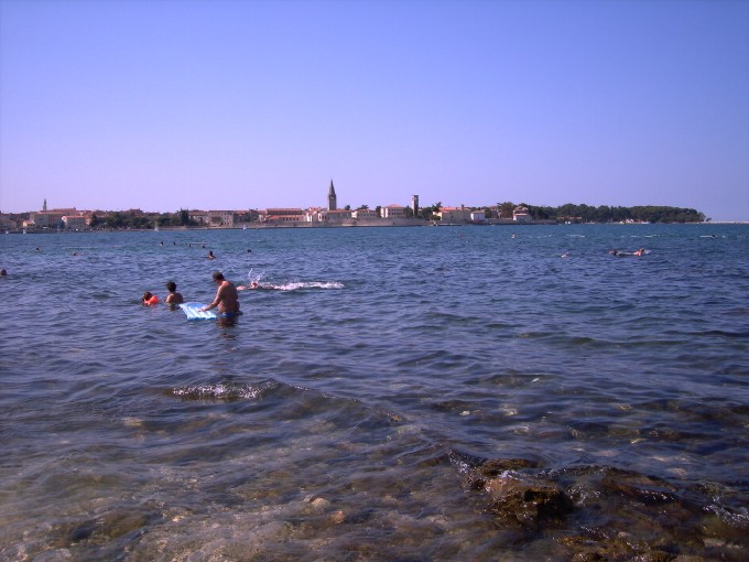 POREC > Strand in Borik mit Skyline