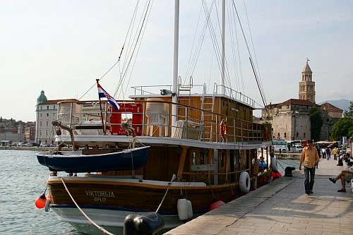 SPLIT > Blick vom Hafen aus