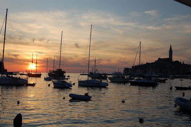 ROVINJ > Sonnenuntergang im Hafen