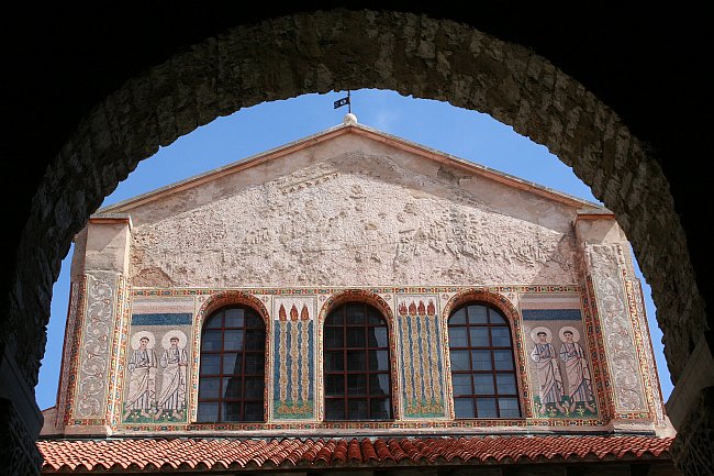 POREC > Euphrasius-Basilika > Atrium > Torbogenblick Basilika