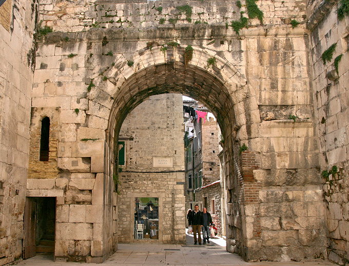 SPLIT > Porta Aurea