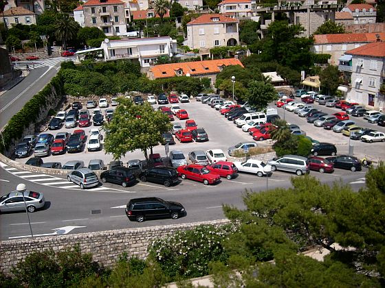 DUBROVNIK > Parkplatz an der Stadtmauer