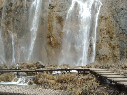 WINTER IM NATIONALPARK PLITVICER SEEN > Veliki slap