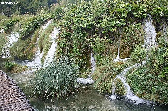 NATIONALPARK PLITVICER SEEN > Jezero Gavanovac > Kalksinterbarriere zum Jezero Kaluderovac