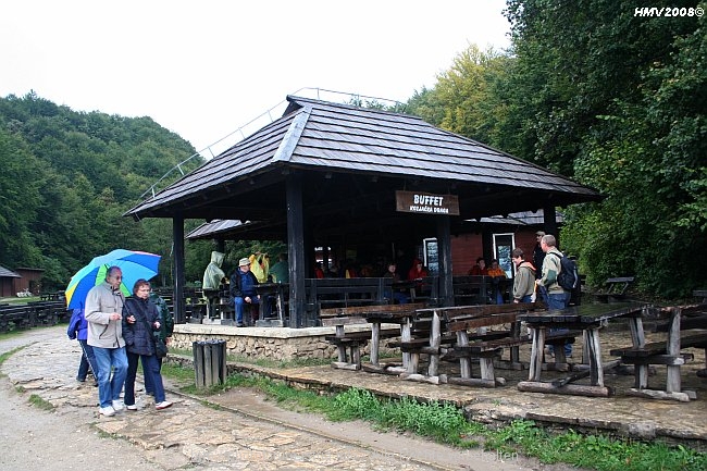 NATIONALPARK PLITVICER SEEN > Rastplatz am Jezero Kozjak