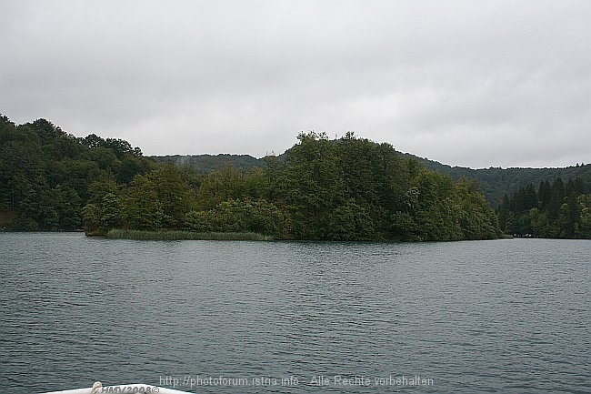 NATIONALPARK PLITVICER SEEN > Stefanijin otok im Jezero Kozjak