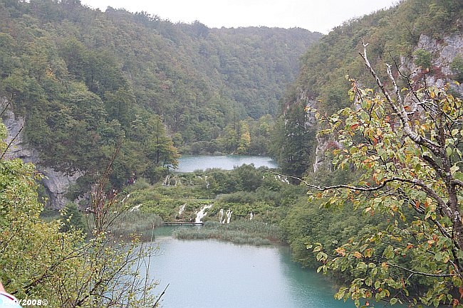 NATIONALPARK PLITVICER SEEN > Jezero Gavanovac > Kalksinterbarriere zum Jezero Kaluderovac