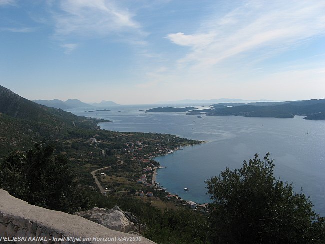 PELJESKI KANAL > am Horizont Blick auf Insel Mljet