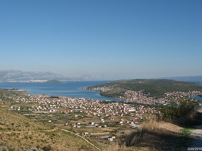 KASTELANSKI ZALJEV > Blick auf Donji Seget, Trogir und Split