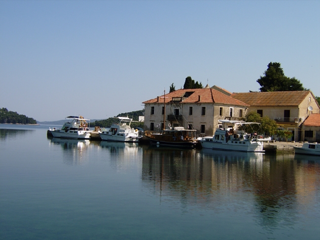 DUGI OTOK > Luka > Hafen