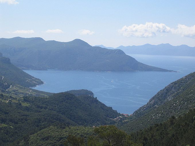 Halbinsel PELJESAC: Denkmal bei Trstenik