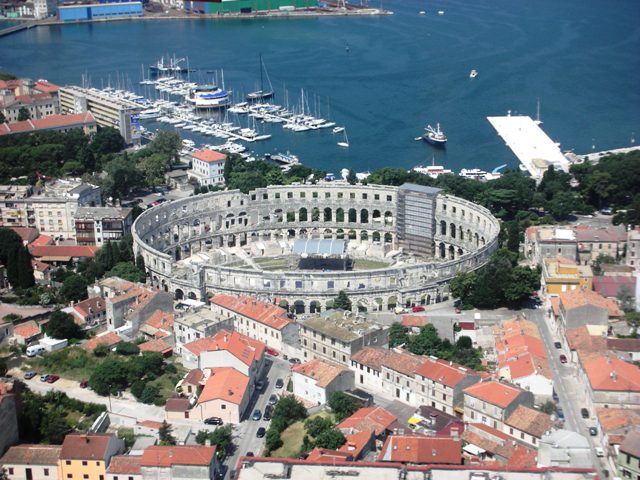 PULA > Arena aus der Luft betrachtet 01