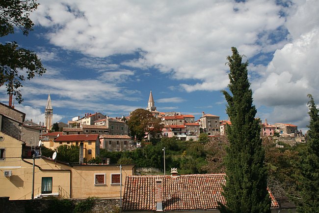BUJE > Panoramaortslage auf Istrien