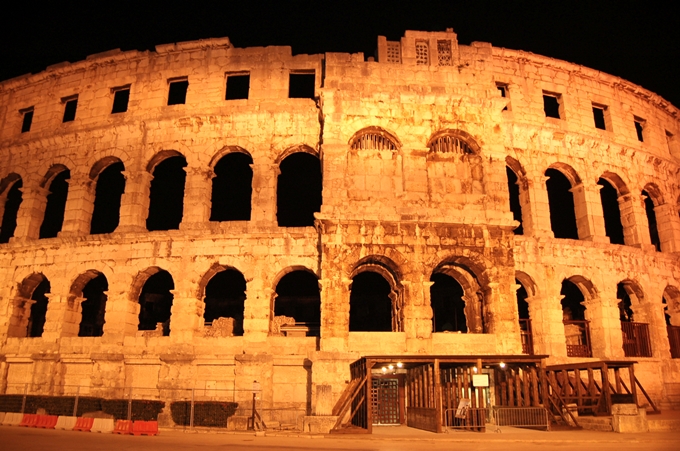 PULA > Arena 01