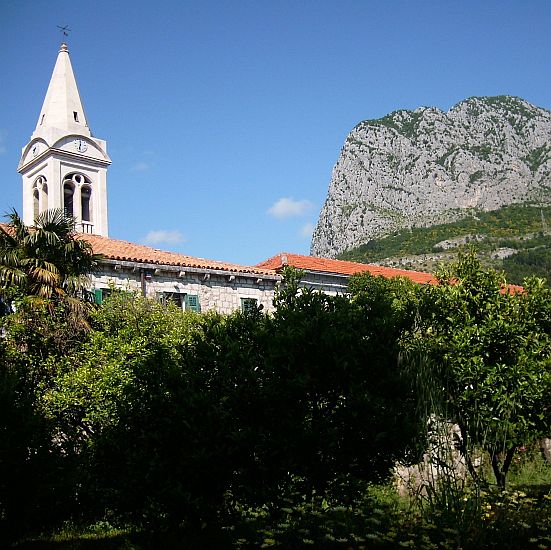 ZAOSTROG > Franziskanerkloster und Berg Viter