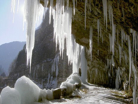 NATIONALPARK PLITVICER SEEN > Eiszapfen in Plitvicer Grotte