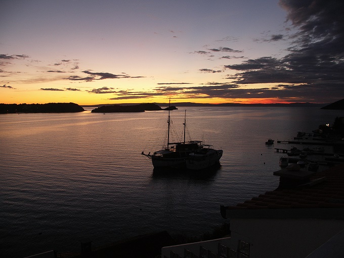 SUPETARSKA DRAGA > Sonnenuntergang über Cres