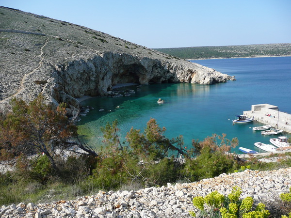 CRES>Grotten von Belej im Frühling