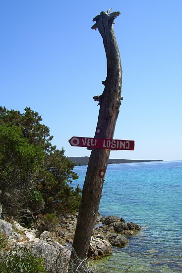 INSEL LOSINJ > Bucht Mrtvaska > Wegweiser