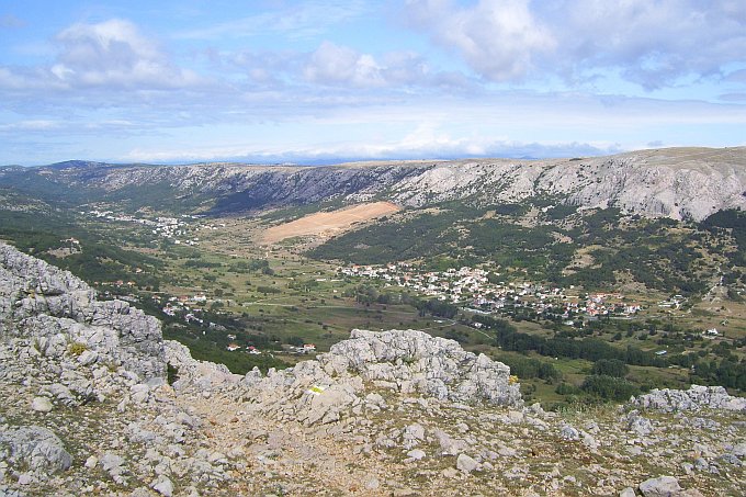 INSEL KRK > Berg Bratinac > Blick auf das Tal Bascanska Draga