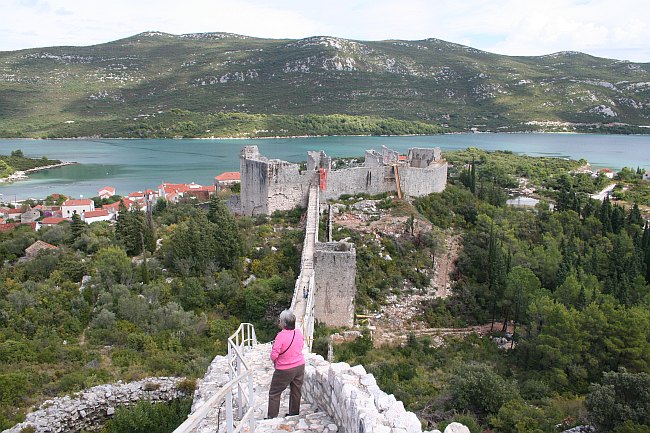 STON GRADSKE ZIDINE > Blick auf Mali Ston