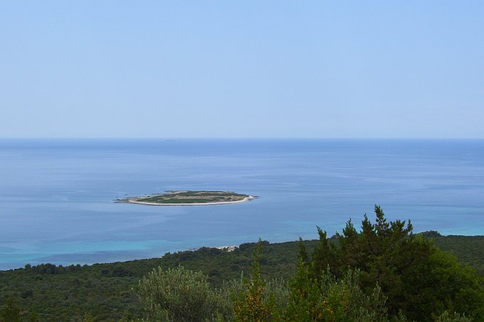 Norddalmatien: DUGI OTOK > Blick auf vorgelagertes Inselchen Mezanj