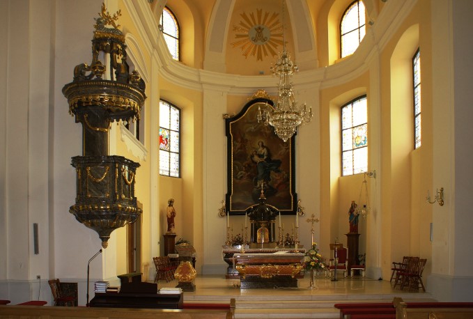 Osijek-Baranja: VALPOVO > Pfarrkirche