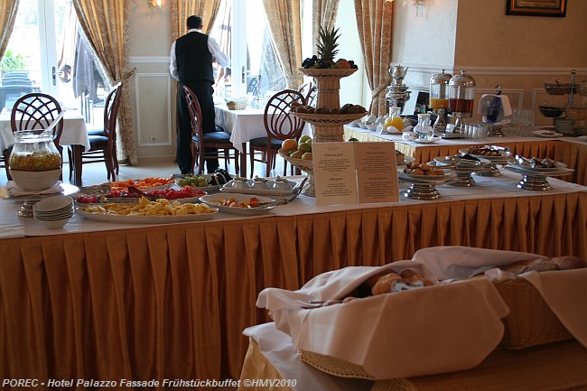 POREC > Hotel Palazzo > Parenzo 1910 > Frühstücksbuffet im Restaurant